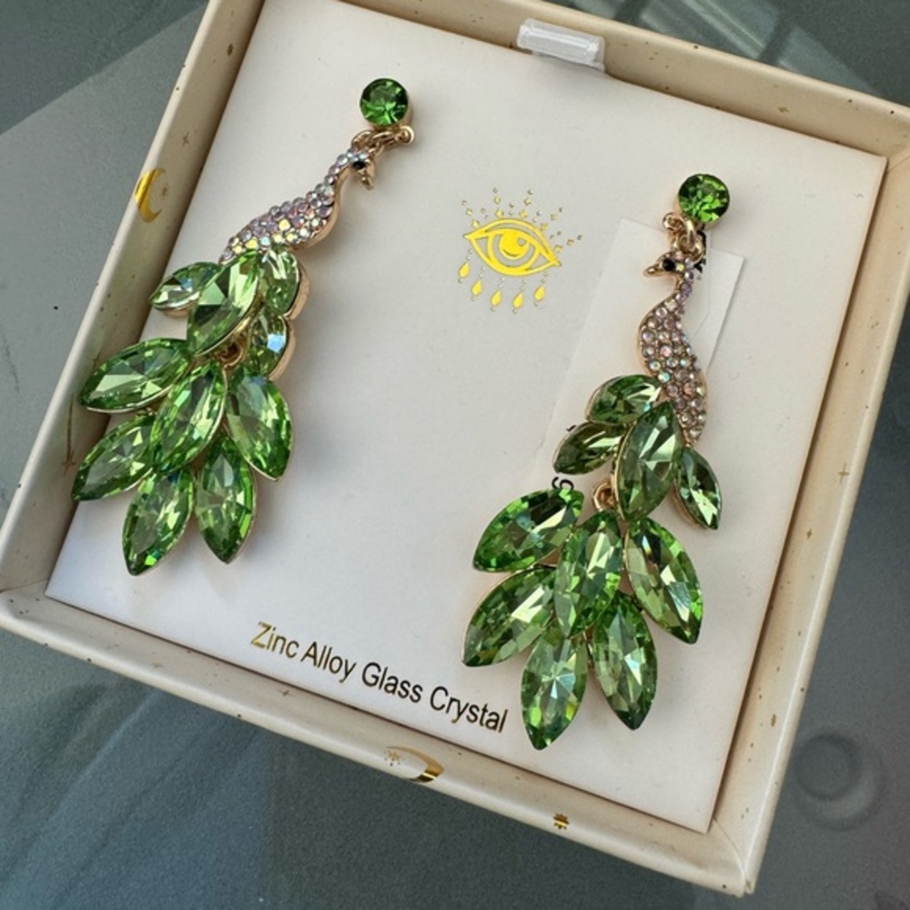 SUPER FUN glass crystal peacock earrings🦚 zoom in for  the details/measurements
